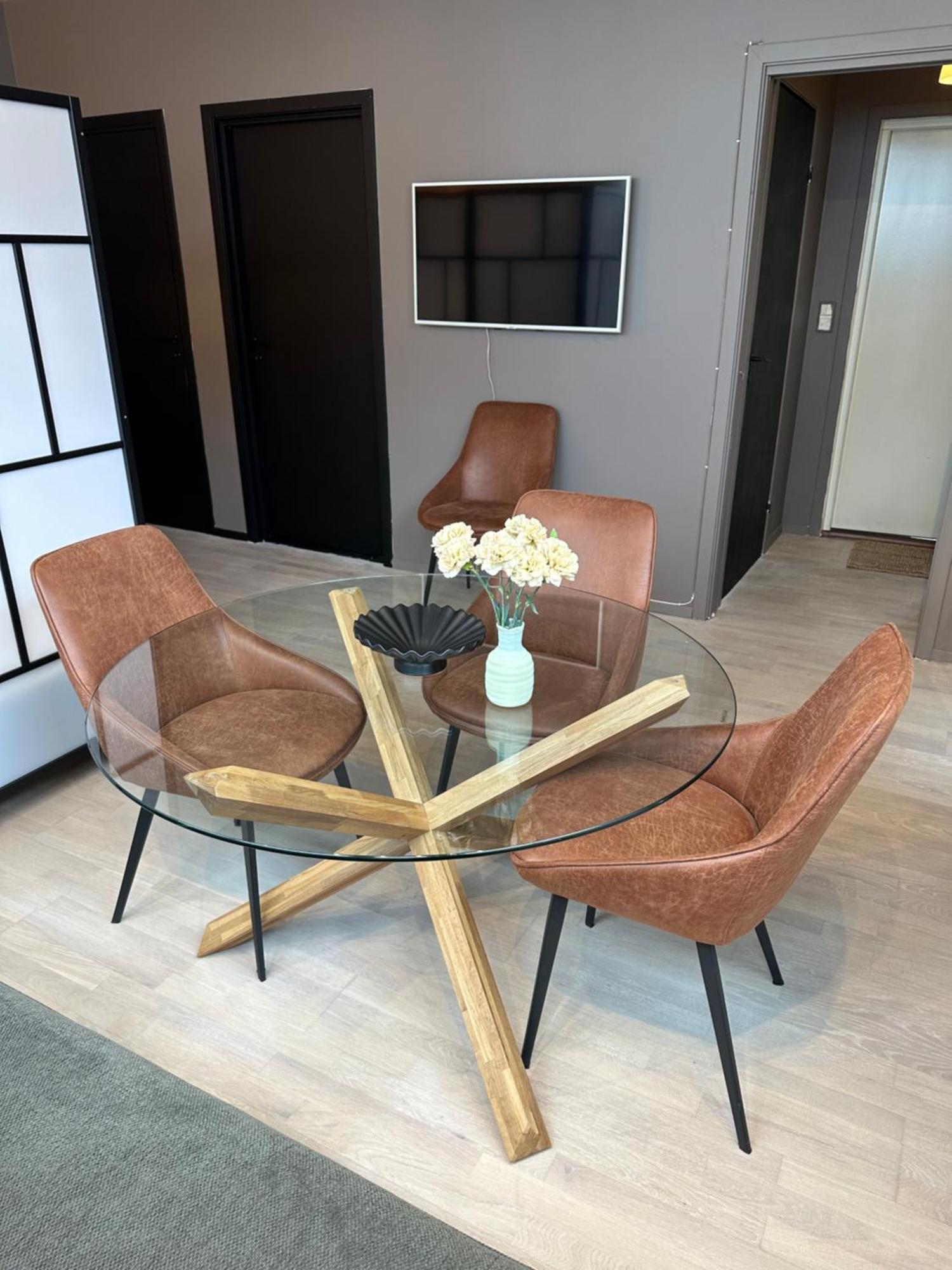 A Place To Stavanger, 4 *